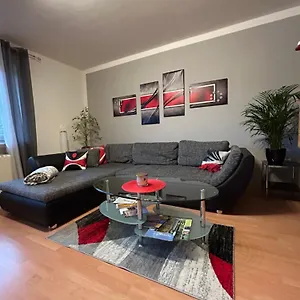 Grosse Helle Mit Balkon, Ruhig Gelegen Mit Guter Verkehrsanbindung Apartament