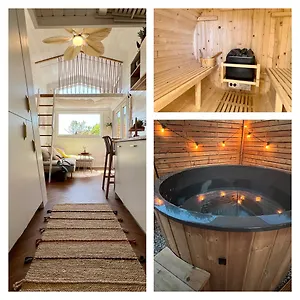  Chalet Tiny House Gaensebluemchen